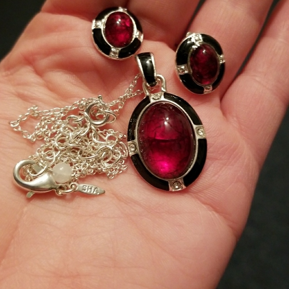 Black and red oval jewelry set